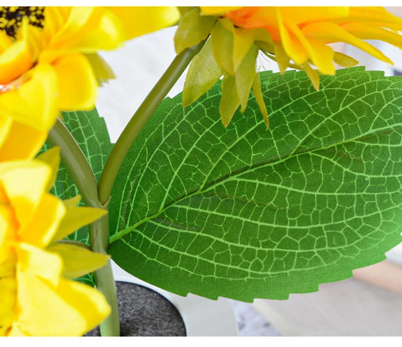 BloomGlow™ – USB Rechargeable Floral Table Lamp – Braylen Glow